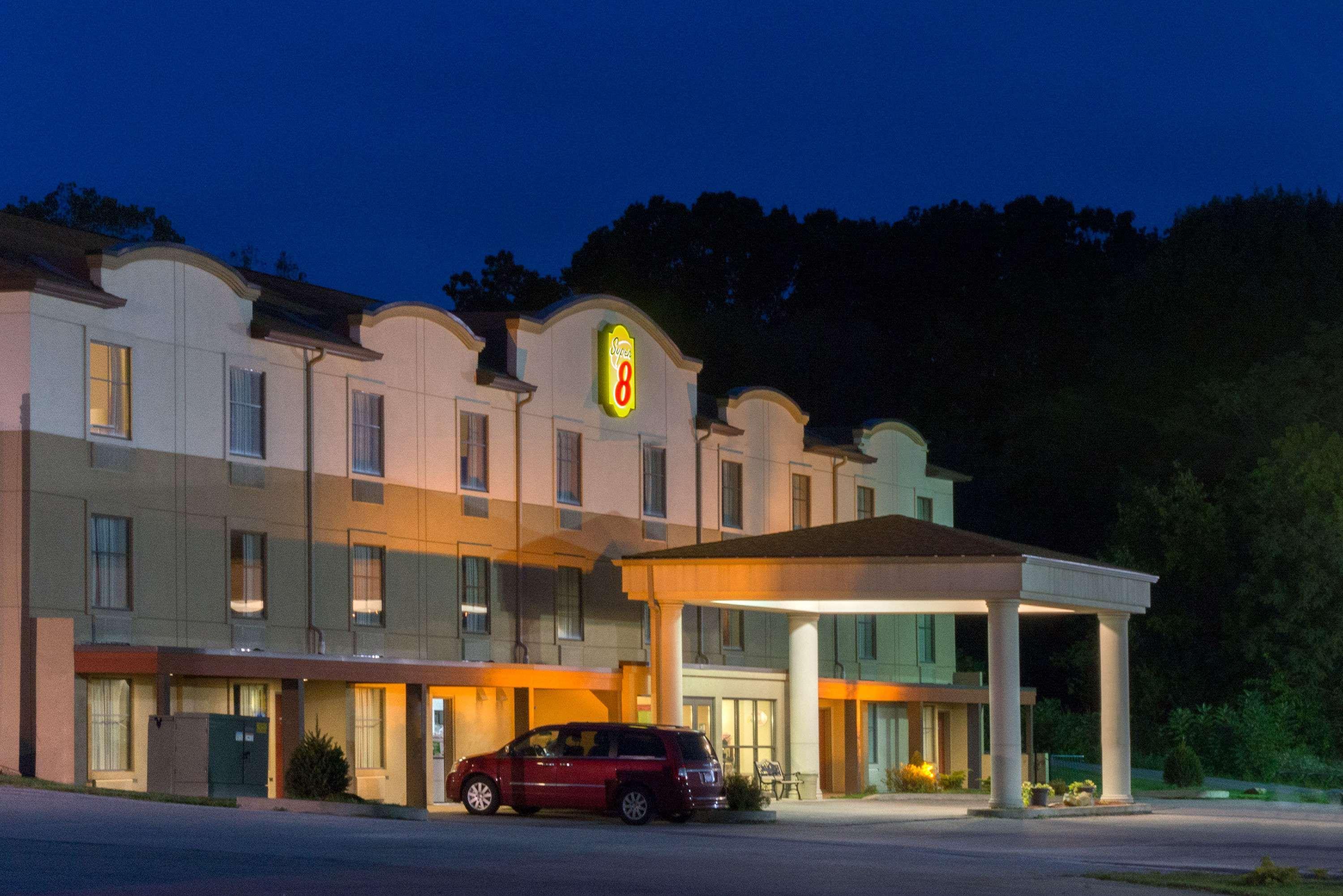 Super 8 By Wyndham Beaver Falls Hotel Exterior photo