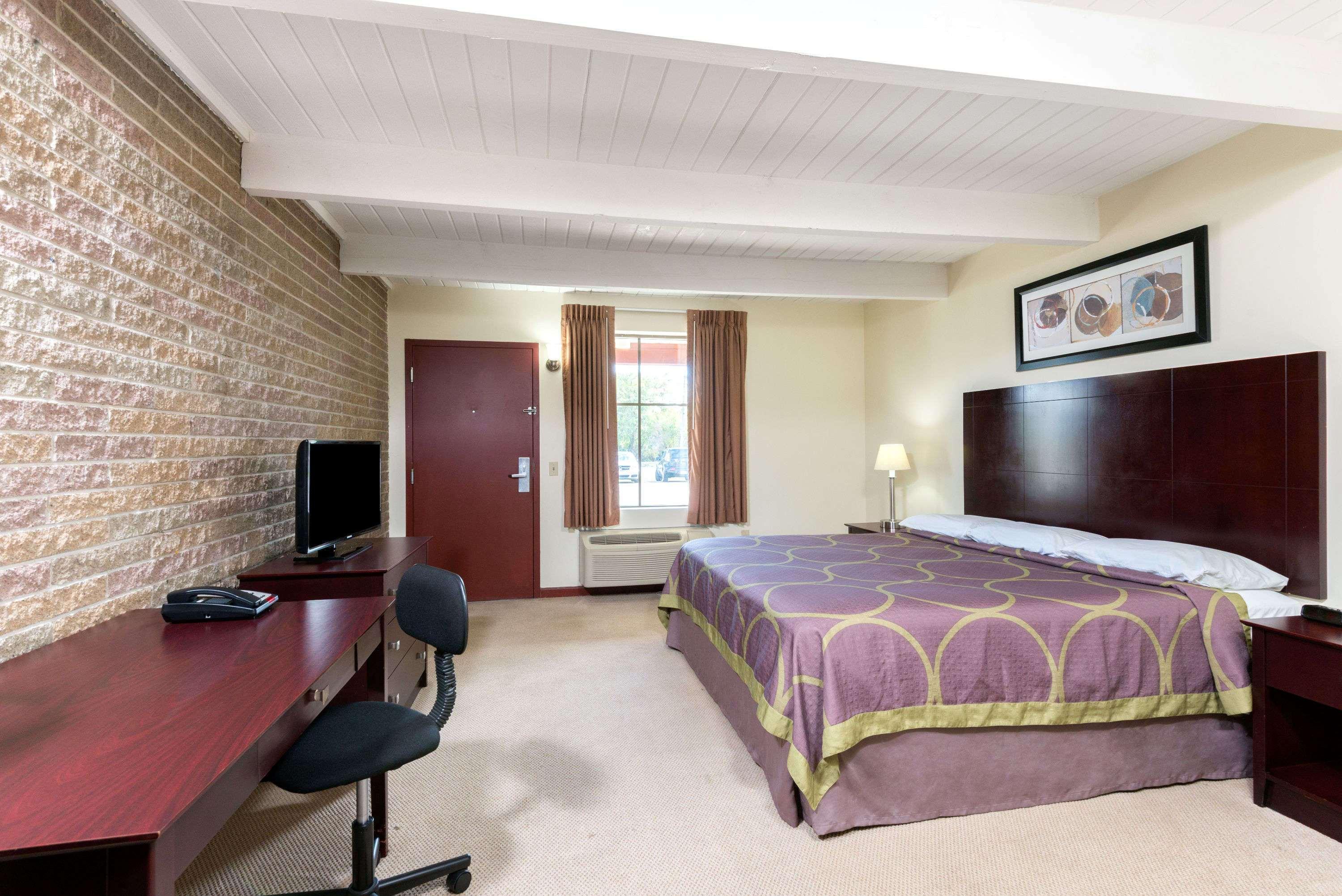 Super 8 By Wyndham Beaver Falls Exterior photo
